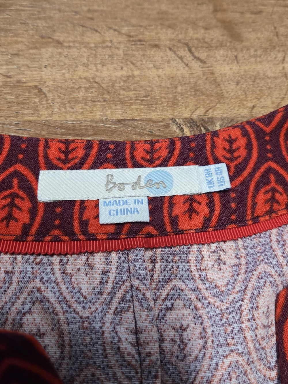 Boden Red and Burgundy Geometric Leaf Print 3/4 Sleeve Dress Size 4 R - Picture 3 of 6